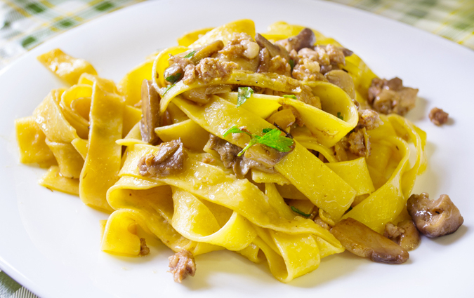 Affettati, tagliatelle, contorno, dolce e calice per 2 LA CORTINE -51% di sconto