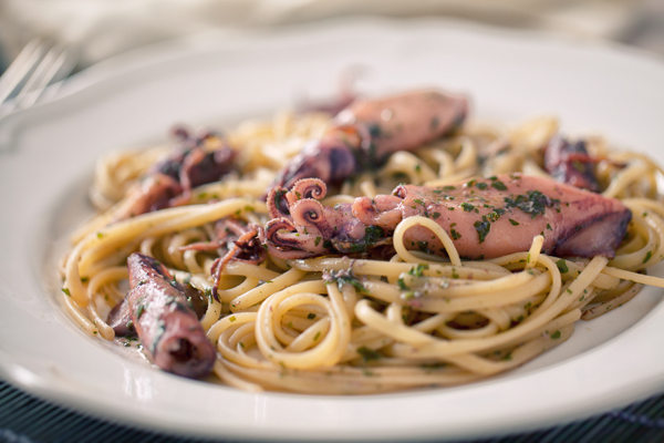 Menu di PESCE per 2 persone con SPAGHETTI AL CALAMARO a Monfalcone -54% di sconto