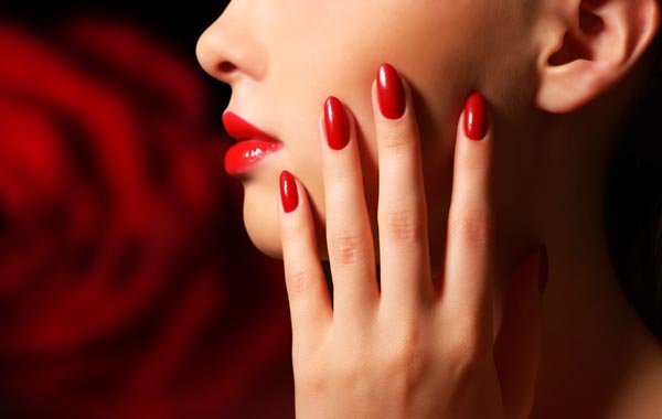 Ricostruzione unghie con cartina e 1 refill a Pordenone -50% di sconto