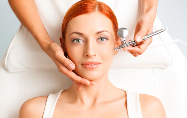 3 sedute di OSSIGENOTERAPIA IPERBARICA ANTIETÀ viso e decolletè a Maniago -71% di sconto