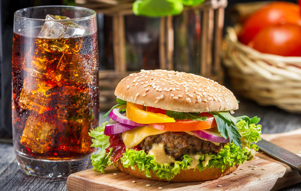 Hamburger, panino o focaccia a scelta, bibita e caffè a Trieste -55% di sconto