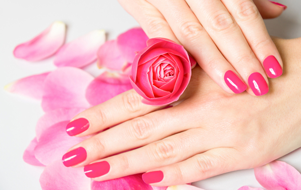 3 Manicure estetici con applicazione smalto -50% di sconto