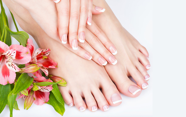 Manicure e pedicure estetico -50% di sconto