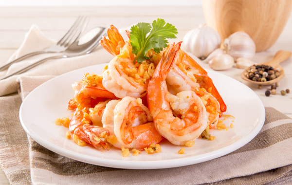 Menu di PESCE per 2 persone con 4 portate, dessert e calice -59% di sconto