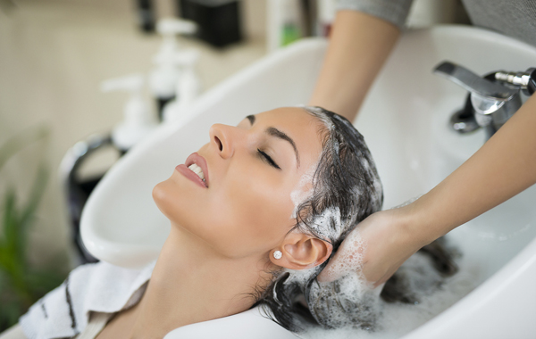 Shampoo, piega, trattamento specifico e analisi tricologica al Salone Patrizia -33% di sconto