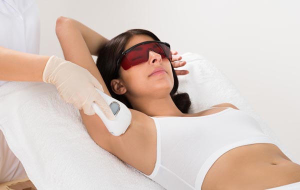 3 Sedute epilazione definitiva LUCE PULSATA zone medie -50% di sconto